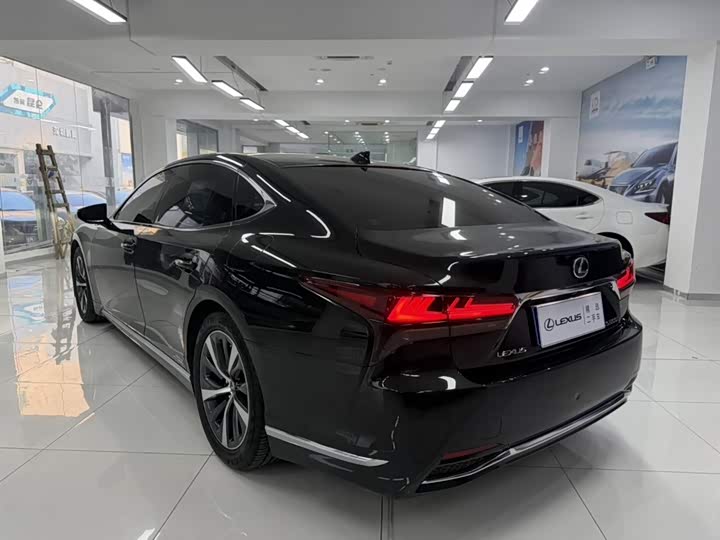 Фото 6 - Lexus LS