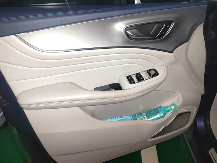 Фото 7 - Roewe iMax 8