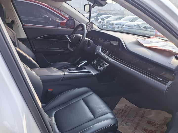 Фото 8 - Bestune B70