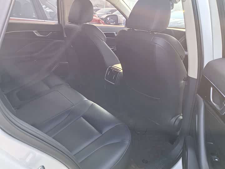 Фото 9 - Bestune B70