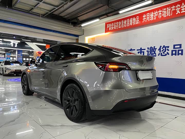 Фото 3 - Tesla Model Y