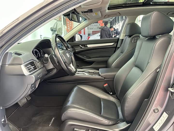 Фото 4 - Honda Accord