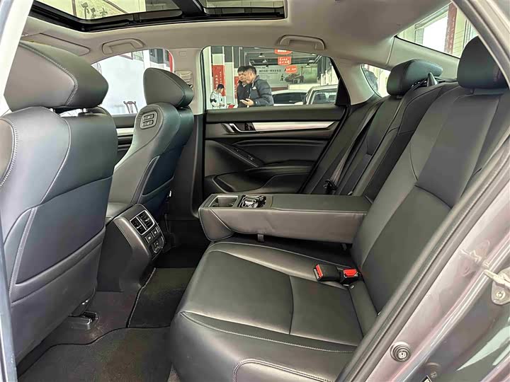 Фото 5 - Honda Accord