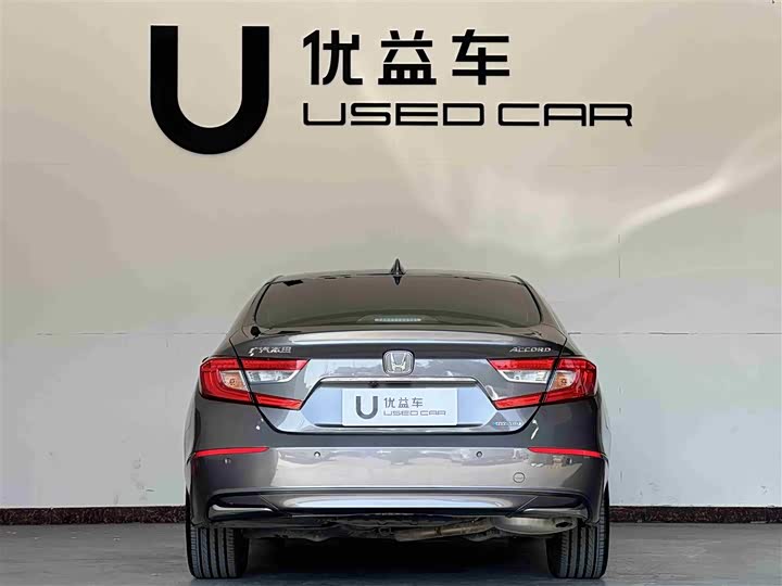 Фото 8 - Honda Accord