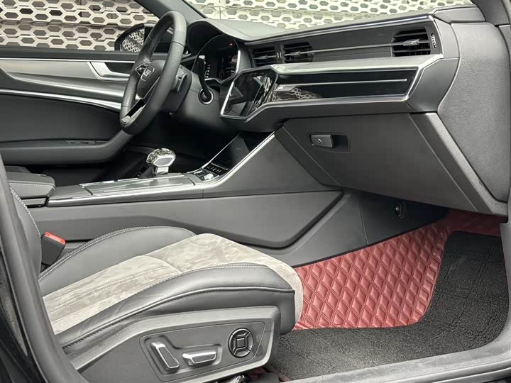 Фото 8 - Audi A6L