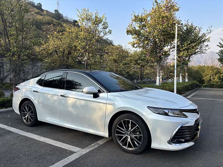 Фото 3 - Toyota Camry