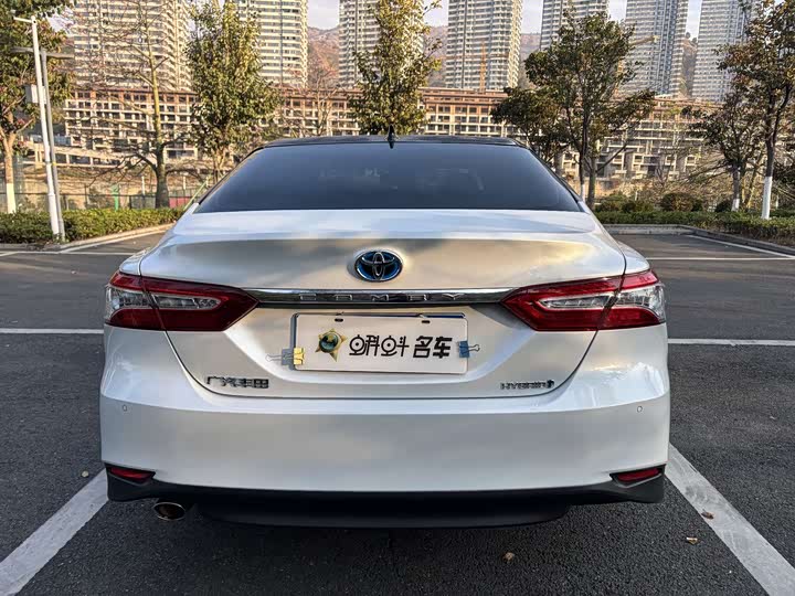 Фото 5 - Toyota Camry