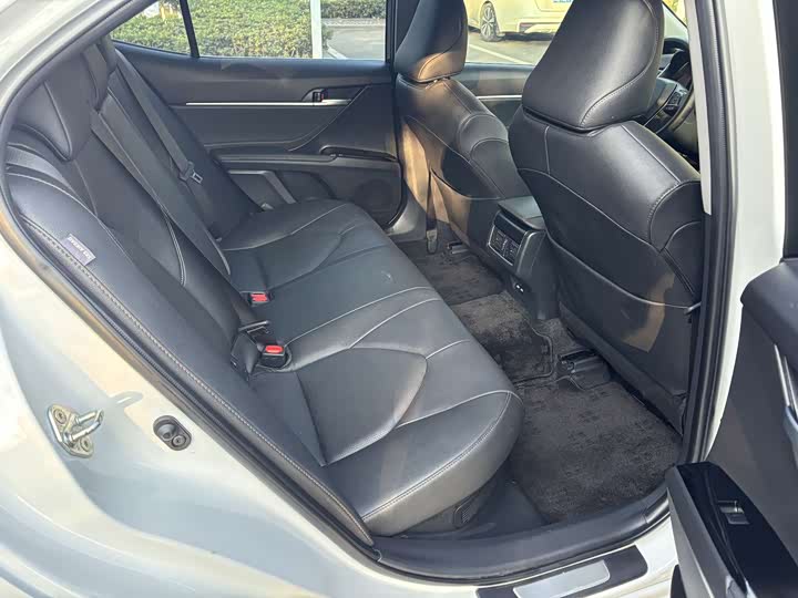 Фото 8 - Toyota Camry