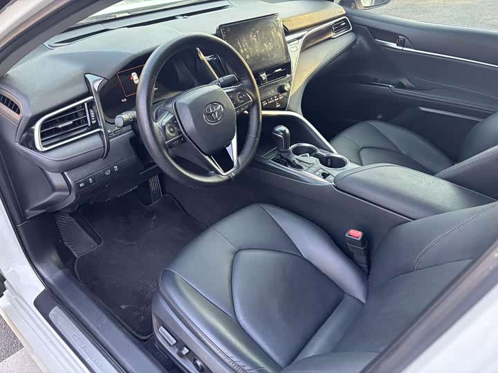 Фото 9 - Toyota Camry