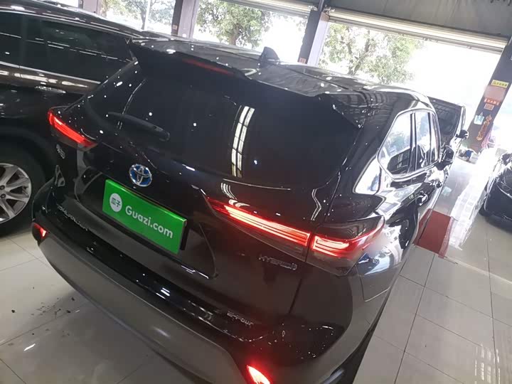 Фото 7 - Toyota Highlander