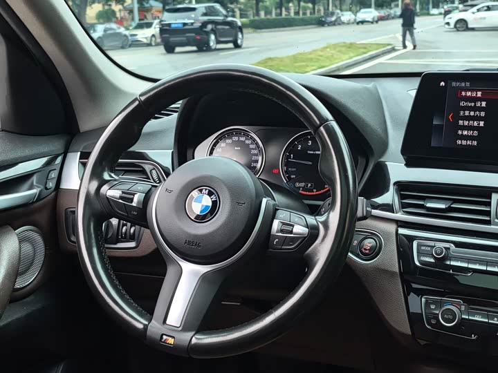 Фото 8 - BMW X1