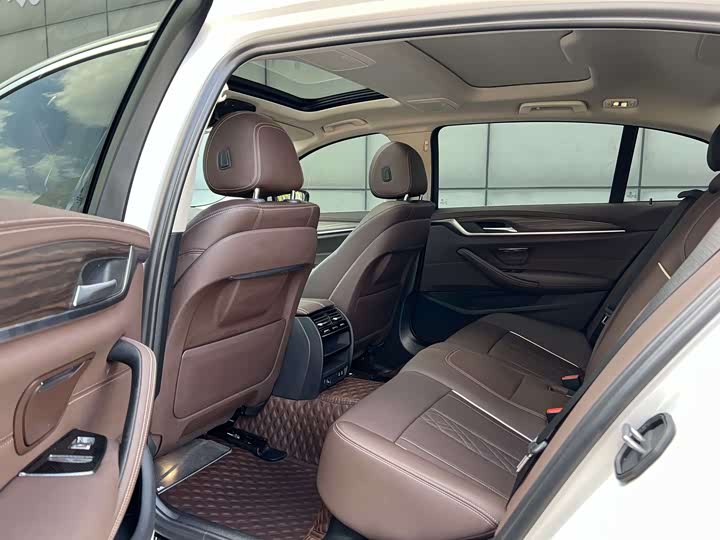 Фото 6 - BMW 5 Series