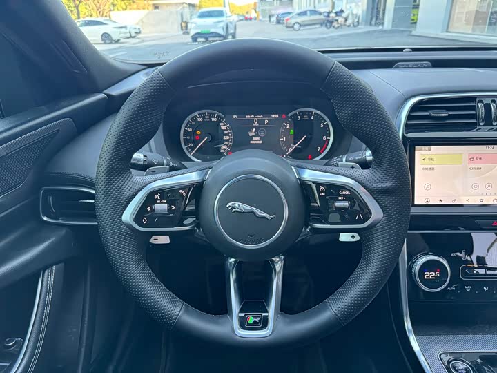Фото 5 - Jaguar XE L