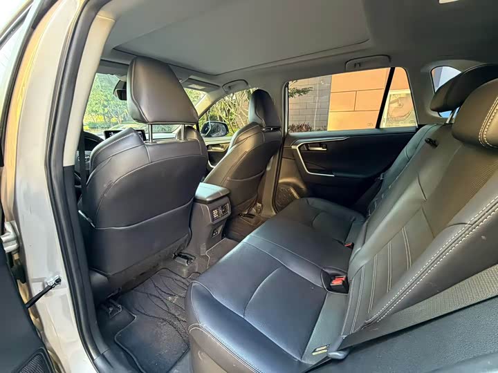 Фото 6 - Toyota Wildlander