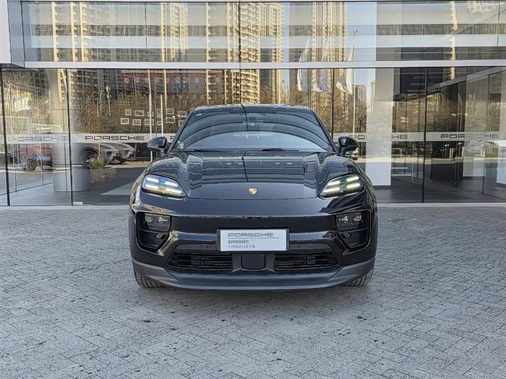 Фото 2 - Porsche Macan EV