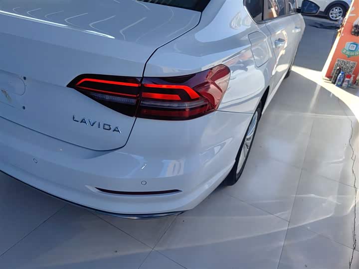 Фото 8 - Volkswagen Lavida