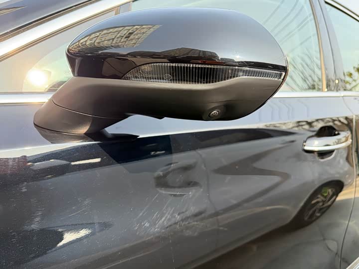 Фото 4 - Hongqi H5