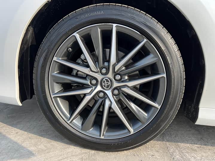 Фото 4 - Toyota Camry