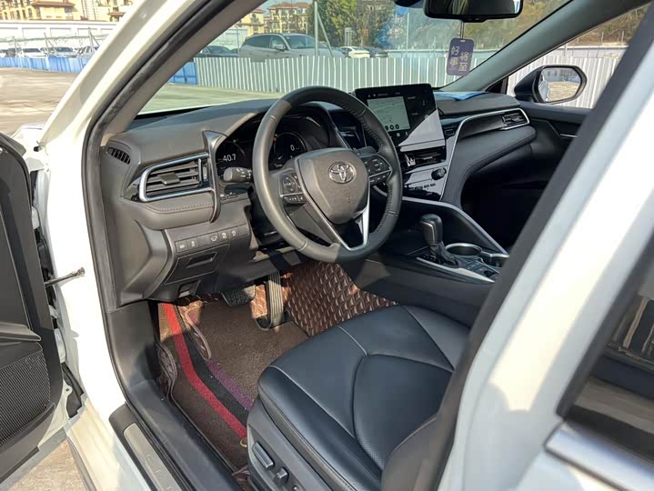 Фото 7 - Toyota Camry