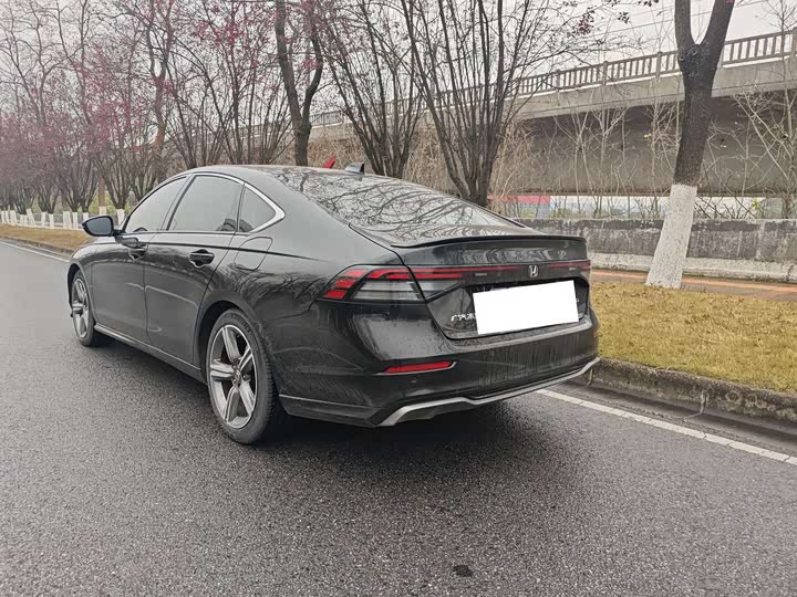 Фото 4 - Honda Accord