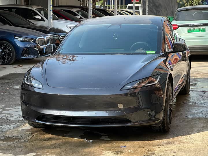 Фото 1 - Tesla Model 3