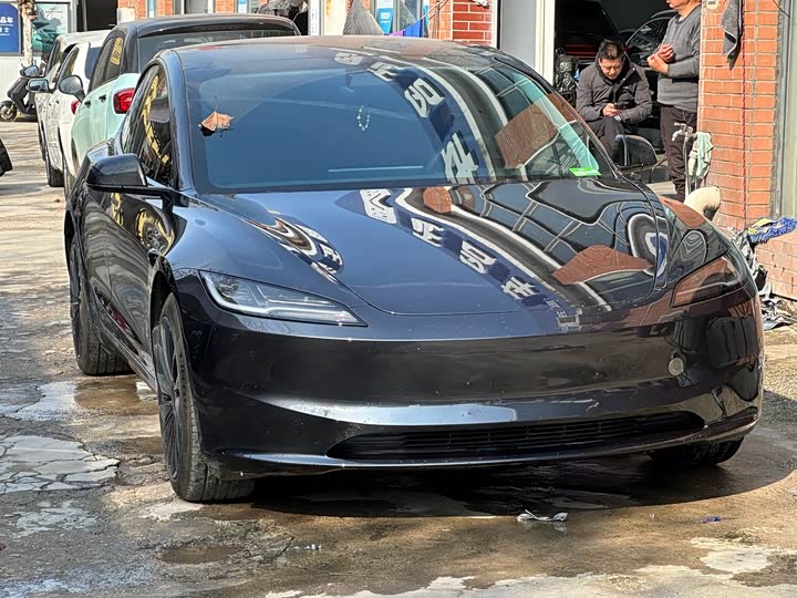 Фото 3 - Tesla Model 3