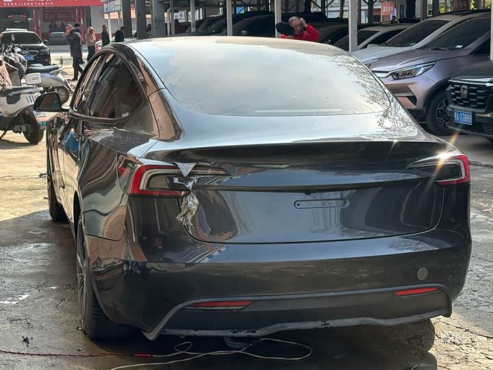 Фото 6 - Tesla Model 3