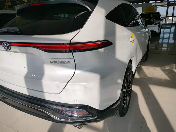 Фото 8 - Toyota Venza