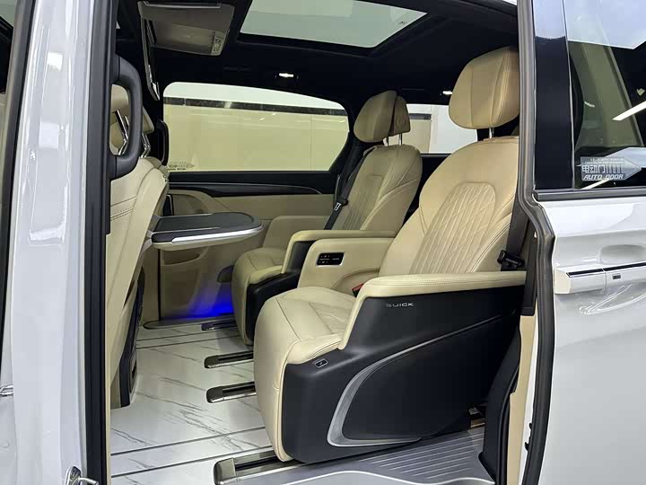 Фото 8 - Buick GL8 ES