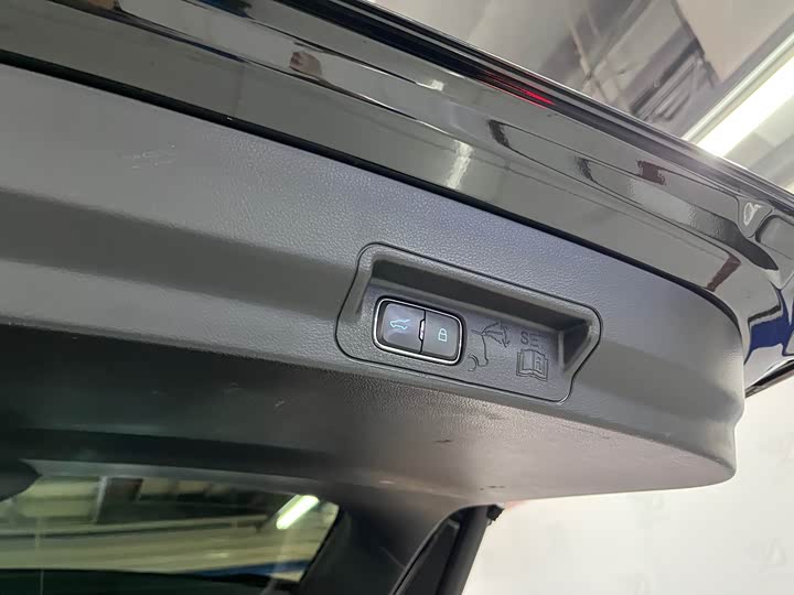 Фото 8 - Ford Explorer