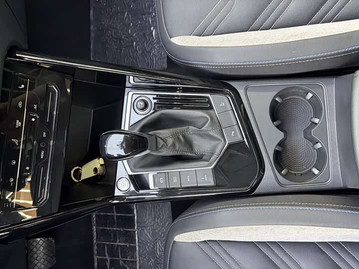 Фото 8 - Volkswagen Tayron GTE Hybrid