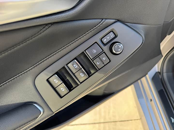 Фото 4 - Toyota Avalon