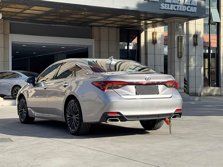 Фото 8 - Toyota Avalon