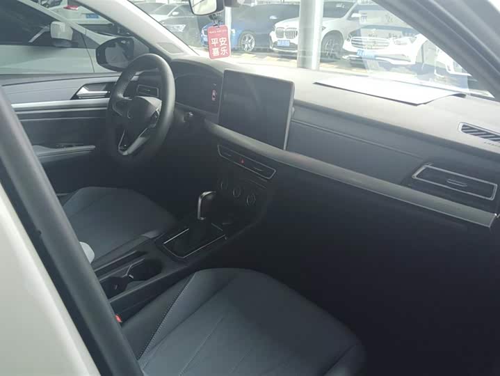 Фото 8 - Volkswagen Lavida