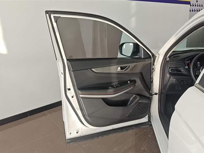 Фото 7 - Changan CS75