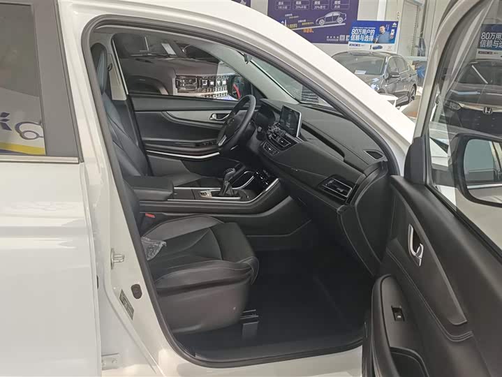 Фото 8 - Changan CS75