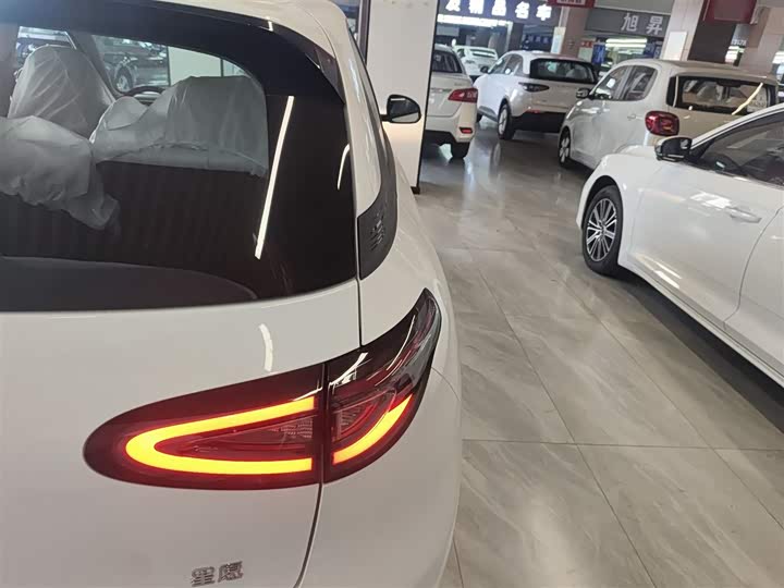 Фото 8 - Geely Galaxy Geome