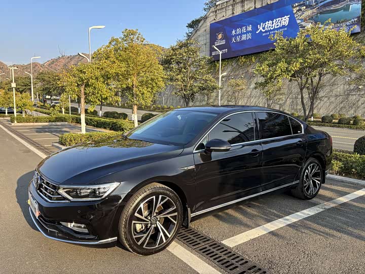 Фото 1 - Volkswagen Magotan