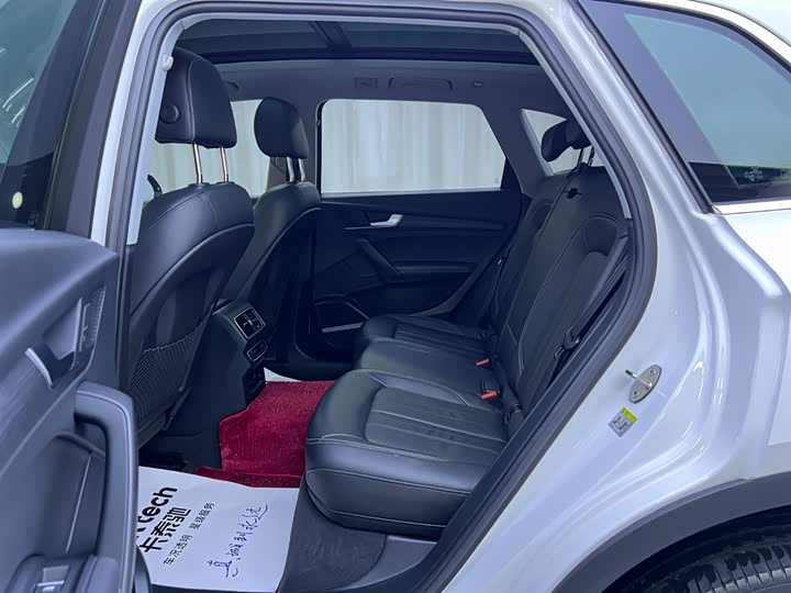 Фото 6 - Audi Q5L