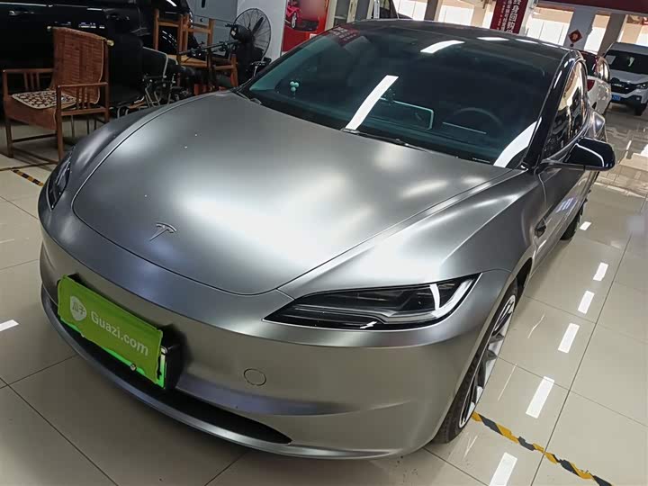 Фото 2 - Tesla Model 3