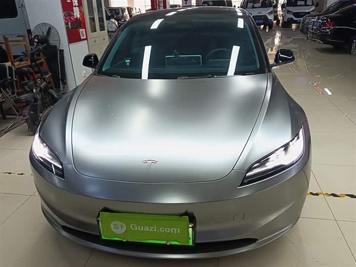 Фото 3 - Tesla Model 3