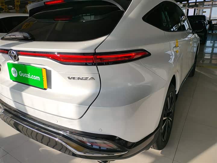 Фото 8 - Toyota Venza