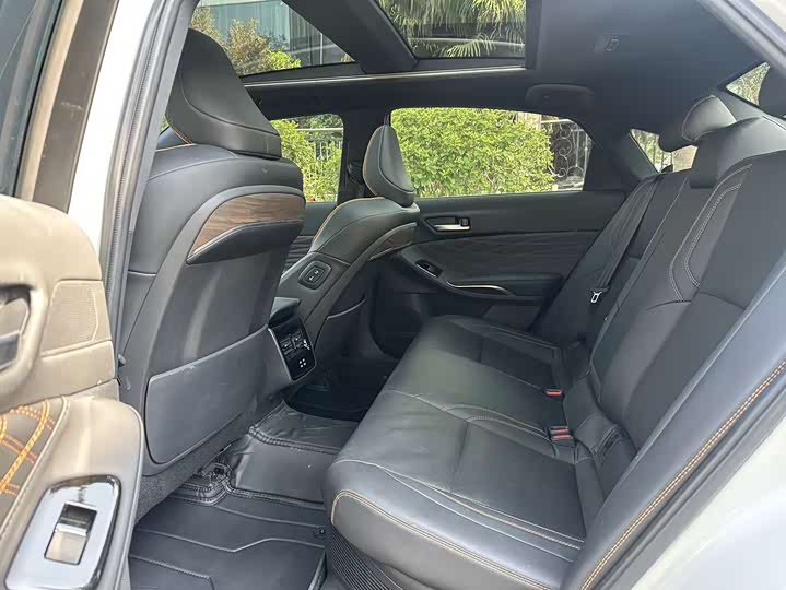 Фото 5 - Toyota Avalon