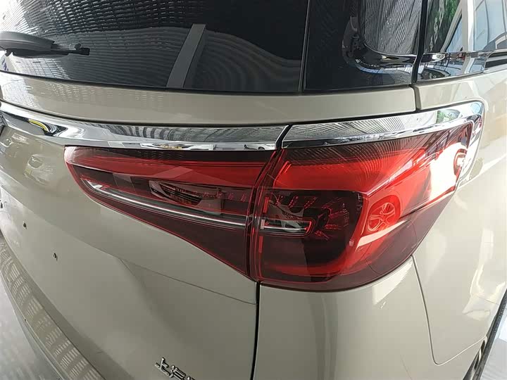 Фото 8 - Buick GL8 ES