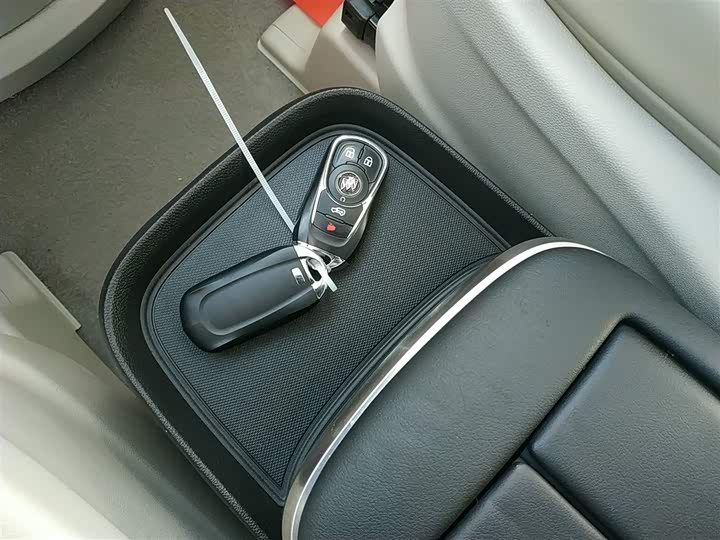 Фото 9 - Buick GL8 ES