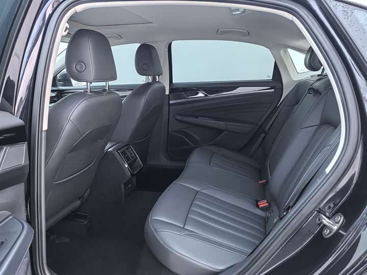 Фото 5 - Volkswagen Passat