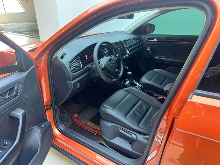 Фото 9 - Volkswagen T-Roc