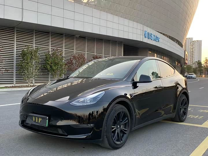 Фото 1 - Tesla Model Y