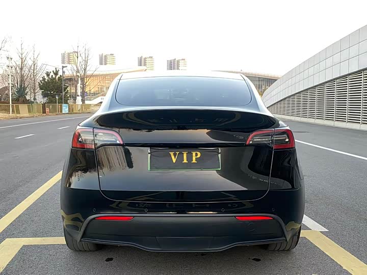 Фото 8 - Tesla Model Y