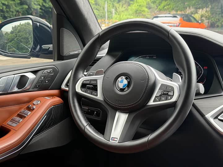 Фото 9 - BMW X7